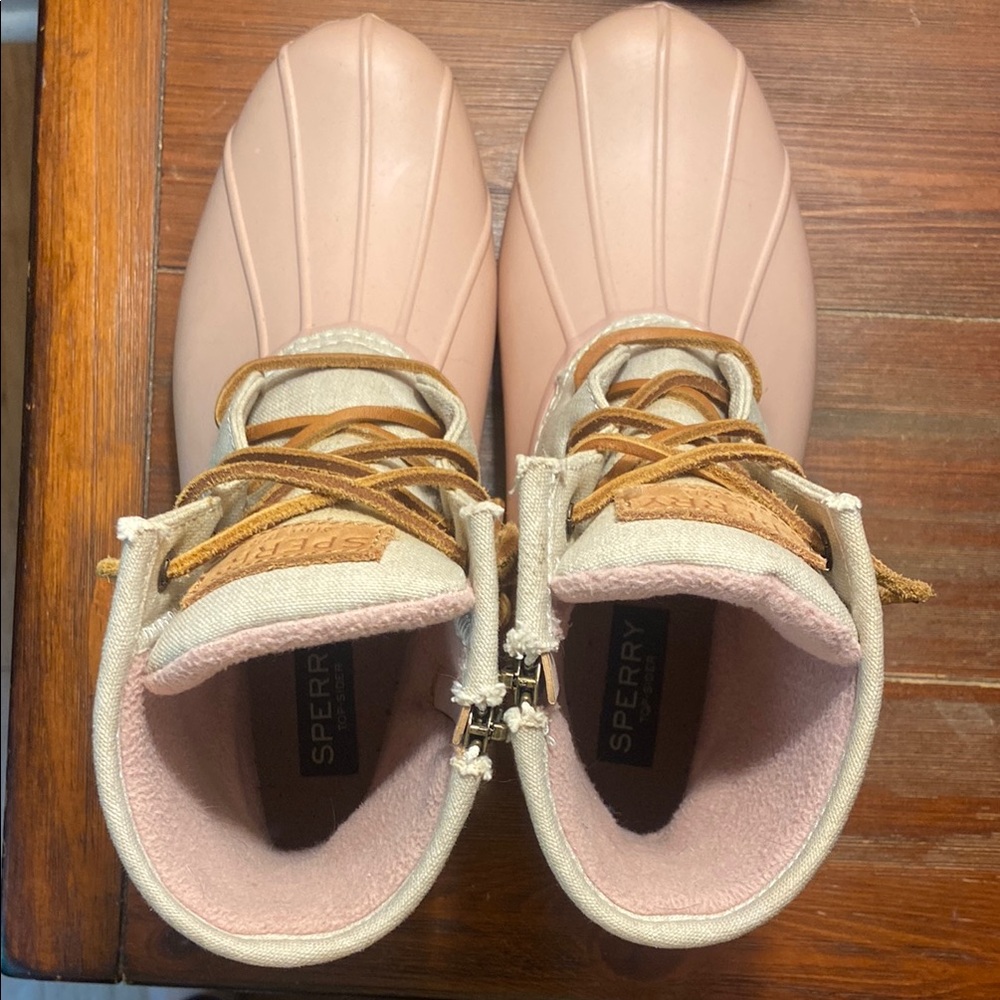 Sperry Women’s Pink Waterproof and Insulated Rubber Duck Boots